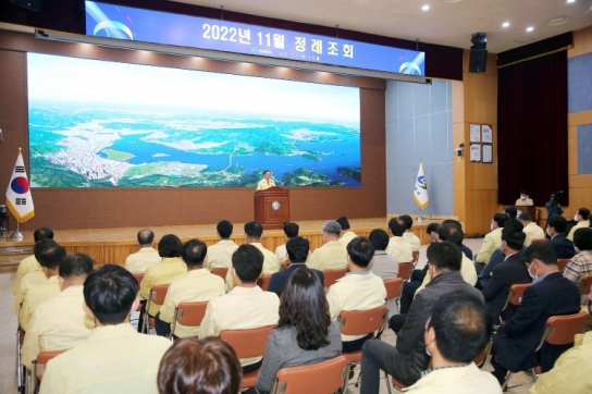 홍남표 창원특례시장, 정례조회서“이태원 사고 사망자 애도”