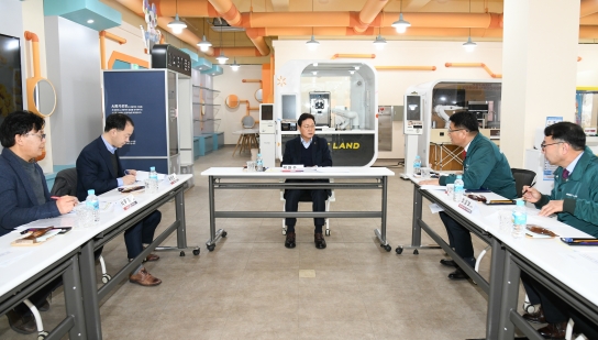 경남도지사, 로봇랜드 테마파크 점검…오는 4월 재개장